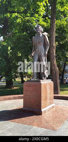 ODESSA, UKRAINE - 16. JUNI 2019: Dies ist das Denkmal des berühmten polnischen Dichters Adam Mickiewicz. Stockfoto