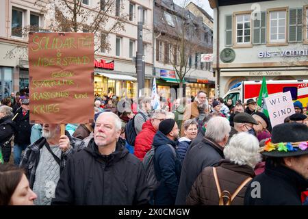 Bad Kreuznach, Deutschland, 30. Januar 2024. Hunderte von Menschen nehmen an der Demo unter dem Motto "Verteidigung der Demokratie" Teil. Stockfoto