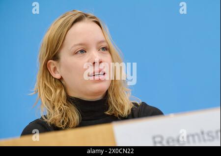 Carla Reemtsma, eine der Sprecher / Sprecherin von Fridays for Future Foto vom 11.04.2024 in der Bundespressekonferenz in Berlin zum Thema Kuerzungen abwenden, Zukunftsinvestitionen sichergestellt: Für einen Kurswechsel in der Finanz- und Haushaltspolitik . Siehe epd-Meldung vom 11.04.2024 NUR REDAKTIONELLE VERWENDUNG *** Carla Reemtsma, eine der Sprecherinnen von Fridays for Future Foto vom 11. April 2024 auf der Bundespressekonferenz in Berlin zum Thema Kürzungen vermeiden, Sicherung von Investitionen in die Zukunft für einen Kurswechsel in der Finanz- und Haushaltspolitik siehe epd-Bericht vom 11. April Stockfoto