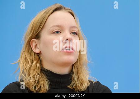 Carla Reemtsma, eine der Sprecher / Sprecherin von Fridays for Future Foto vom 11.04.2024 in der Bundespressekonferenz in Berlin zum Thema Kuerzungen abwenden, Zukunftsinvestitionen sichergestellt: Für einen Kurswechsel in der Finanz- und Haushaltspolitik . Siehe epd-Meldung vom 11.04.2024 NUR REDAKTIONELLE VERWENDUNG *** Carla Reemtsma, eine der Sprecherinnen von Fridays for Future Foto vom 11. April 2024 auf der Bundespressekonferenz in Berlin zum Thema Kürzungen vermeiden, Sicherung von Investitionen in die Zukunft für einen Kurswechsel in der Finanz- und Haushaltspolitik siehe epd-Bericht vom 11. April Stockfoto