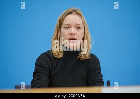 Carla Reemtsma, eine der Sprecher / Sprecherin von Fridays for Future Foto vom 11.04.2024 in der Bundespressekonferenz in Berlin zum Thema Kuerzungen abwenden, Zukunftsinvestitionen sichergestellt: Für einen Kurswechsel in der Finanz- und Haushaltspolitik . Siehe epd-Meldung vom 11.04.2024 NUR REDAKTIONELLE VERWENDUNG *** Carla Reemtsma, eine der Sprecherinnen von Fridays for Future Foto vom 11. April 2024 auf der Bundespressekonferenz in Berlin zum Thema Kürzungen vermeiden, Sicherung von Investitionen in die Zukunft für einen Kurswechsel in der Finanz- und Haushaltspolitik siehe epd-Bericht vom 11. April Stockfoto