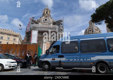 Rom, Italien. April 2024. Die Polizei kommt an der Protestseite an (Credit Image: © Matteo Nardone/Pacific Press via ZUMA Press Wire) NUR REDAKTIONELLE VERWENDUNG! Nicht für kommerzielle ZWECKE! Stockfoto