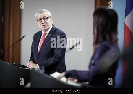 R-L Annalena Baerbock, Bundesaussenministerin, und Alberto van Klaveren Stork, Aussenminister von Chile, aufgenommen im Rahmen einer Pressekonferenz nach dem gemeinsamen gespraech in Berlin, 11.04.2024. Fotografiert im Auftrag des Auswaertigen Amtes. Berlin Deutschland *** R L Annalena Baerbock, Bundesaußenministerin, und Alberto van Klaveren Stork, Außenminister Chiles, auf einer Pressekonferenz nach den gemeinsamen Gesprächen in Berlin, 11 04 2024 fotografiert im Auftrag des Auswärtigen Amtes Berlin Deutschland Copyright: xJaninexSchmitzxAAxphotothek.dex Stockfoto