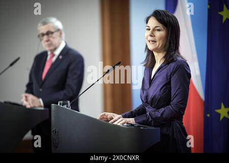 R-L Annalena Baerbock, Bundesaussenministerin, und Alberto van Klaveren Stork, Aussenminister von Chile, aufgenommen im Rahmen einer Pressekonferenz nach dem gemeinsamen gespraech in Berlin, 11.04.2024. Fotografiert im Auftrag des Auswaertigen Amtes. Berlin Deutschland *** R L Annalena Baerbock, Bundesaußenministerin, und Alberto van Klaveren Stork, Außenminister Chiles, auf einer Pressekonferenz nach den gemeinsamen Gesprächen in Berlin, 11 04 2024 fotografiert im Auftrag des Auswärtigen Amtes Berlin Deutschland Copyright: xJaninexSchmitzxAAxphotothek.dex Stockfoto