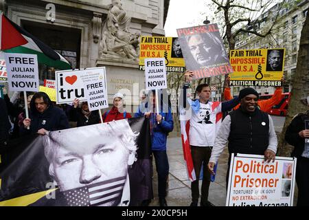 London, Großbritannien. April 2024. Das Komitee zur Verteidigung von Julian Assange trifft sich im Australia House, um den 5. Jahrestag der Inhaftierung Julians im Belmarsh Gefängnis zu feiern. Die Versammlung lenkt die Aufmerksamkeit auf den anhaltenden Rechtsstreit und die Auswirkungen auf die Pressefreiheit und die Menschenrechte. Anhänger von Assange, der seit mehr als einem Jahrzehnt inhaftiert ist, betonen die Notwendigkeit journalistischer Schutzmaßnahmen und das Recht der Öffentlichkeit darauf, dies zu erfahren, während sie sich gegen seine Auslieferung erheben. Quelle: Atlantico Press/Alamy Live News Stockfoto