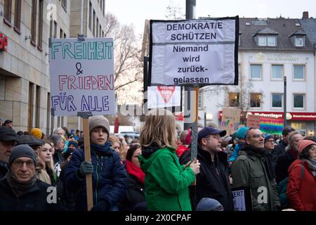 Bad Kreuznach, Deutschland, 30. Januar 2024. Hunderte von Menschen nehmen an der Demo unter dem Motto "Verteidigung der Demokratie" Teil. Stockfoto