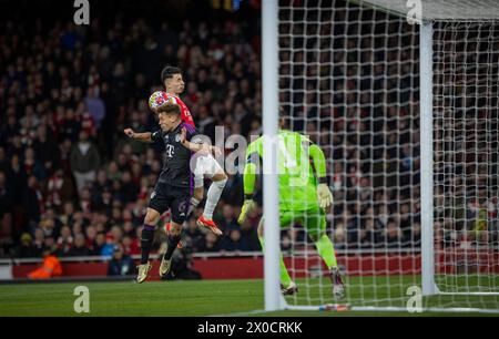 London, England. April 2024. Joshua Kimmich (München) Gabriel Martinelli (Arsenal) Torwart Manuel Neuer (München) Arsenal London - Bayern München Stockfoto