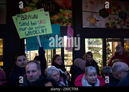 Bad Kreuznach, Deutschland, 30. Januar 2024. Hunderte von Menschen nehmen an der Demo unter dem Motto "Verteidigung der Demokratie" Teil. Stockfoto