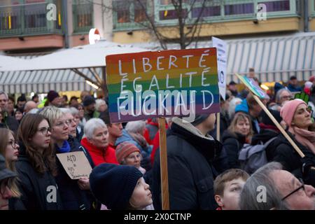 Bad Kreuznach, Deutschland, 30. Januar 2024. Hunderte von Menschen nehmen an der Demo unter dem Motto "Verteidigung der Demokratie" Teil. Stockfoto