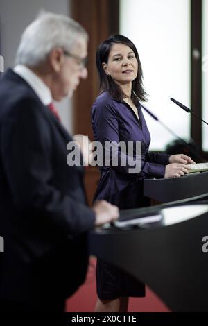 Annalena Baerbock, Bundesaussenministerin, und Alberto van Klaveren Stork, Aussenminister von Chile, aufgenommen im Rahmen einer Pressekonferenz nach dem gemeinsamen gespraech in Berlin, 11.04.2024. Fotografiert im Auftrag des Auswaertigen Amtes. Berlin Deutschland *** Annalena Baerbock, Bundesaußenministerin, und Alberto van Klaveren Stork, Außenminister Chiles, auf einer Pressekonferenz nach den gemeinsamen Gesprächen in Berlin, 11 04 2024 fotografiert im Auftrag des Auswärtigen Amtes Berlin Deutschland Copyright: xJaninexSchmitzxAAxphotothek.dex Stockfoto