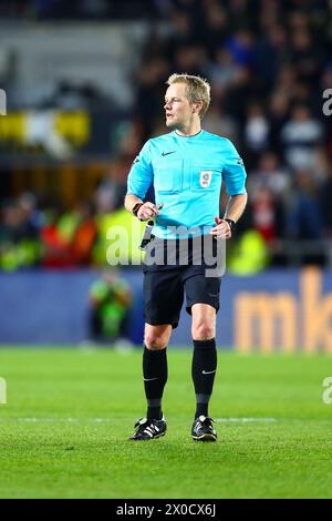 MKM Stadium, Hull, England - 10. April 2024 Schiedsrichter Gavin Ward - während des Spiels Hull City gegen Middlesbrough, Sky Bet Championship, 2023/24, MKM Stadium, Hull, England - 10. April 2024 Credit: Arthur Haigh/WhiteRosePhotos/Alamy Live News Stockfoto