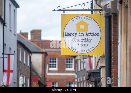 Mercy in Action Charity-Shop-Schild Stockfoto