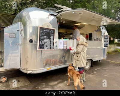 Lazy Ricks mobile Fish and Chip Silver Caravan Food Stand Stockfoto