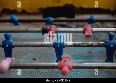 Rusty Foosball, auch bekannt als Tischfußball und Tischfußball. Stockfoto