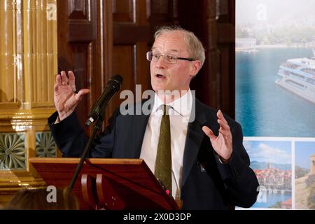 Sinclair Mackay Das Literarische Lunch Der Oldie 09-04-24 Stockfoto