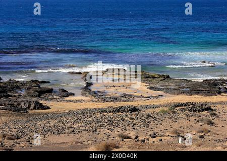 Atlantik, Felsenbecken, El Cotillo, Fuerteventura. Vom Februar 2024 Stockfoto