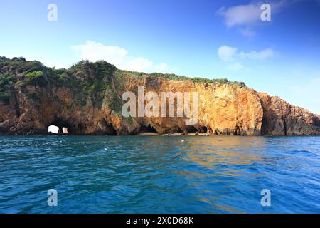 Malerischer Blick auf die Insel Koh Talu in der Provinz Bang Saphan Noi Prachuap Khiri Khan, Thailand Stockfoto