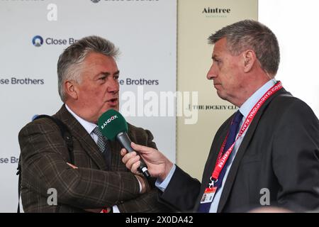 Siegertrainer Paul Nicholls während eines Interview nach dem Rennen nach dem Sieg der Close Brothers Red Rum Handicap Tureple Chase (Klasse 1) während des Randox Grand National 2024 Opening Day auf der Aintree Racecourse, Liverpool, Großbritannien, 11. April 2024 (Foto: Mark Cosgrove/News Images) Stockfoto