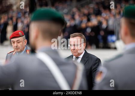 R-L Boris Pistorius, Bundesministerin der Verteidigung, und Carsten Breuer, Generalinspekteur der Bundeswehr, aufgenommen im Rahmen eines Abschlussappells der Bundeswehr-EinsâˆöÂßtze MINUSMA und EUTM Mali im Bundesministerium der Verteidigung in Berlin, 22.02.2024. Berlin Deutschland *** R L Boris Pistorius, Bundesverteidigungsminister, und Carsten Breuer, Generalinspekteur der Bundeswehr, während eines letzten namentlichen Aufrufs der Bundeswehrmissionen MINUSMA und EUTM Mali beim Bundesverteidigungsministerium in Berlin, 22 02 2024 Berlin Deutschland Copyright: xJulianexSonntagxphotothek.dex Stockfoto