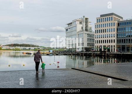 Phoenixsee Dortmund, 5. April 2024. Künstlich geschaffener See auf dem ehemaligen Stahlwerksgelände der Firma Hoesch, Phoenix-Ost im Dortmunder Stadtteil Hoerde. Stockfoto