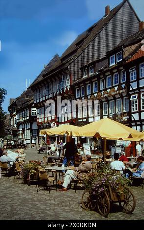 Blick auf historische Fachwerkgebaeude am Marktplatz in Einbeck Einbeck Fachwerk Gebaeude am Marktplatz *** Blick auf historische Fachwerkbauten auf dem Marktplatz in Einbeck Einbeck Fachwerkhäuser auf dem Marktplatz Stockfoto