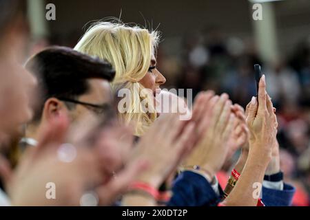 Monaco, Monaco. April 2024. Victoria Silvstedt besucht am 11. April 2024 das Euroleague Basketballspiel zwischen AS Monaco und Bayern München in der Salle Gaston Medecin in Monaco. Foto par Laurent Coust/ABACAPRESS.COM Credit: Abaca Press/Alamy Live News Stockfoto