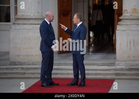 Der polnische Premierminister Donald Tusk hält in Warschau ein Treffen zur strategischen Agenda ab. Der polnische Premierminister Donald Tusk und der Präsident des Europäischen Rates Charles Michel sprechen vor dem Treffen der Strategischen Agenda am Donnerstag, den 11. April 2024 in Warschau, Polen. Warschau Polen Copyright: XAleksanderxKalkax Stockfoto