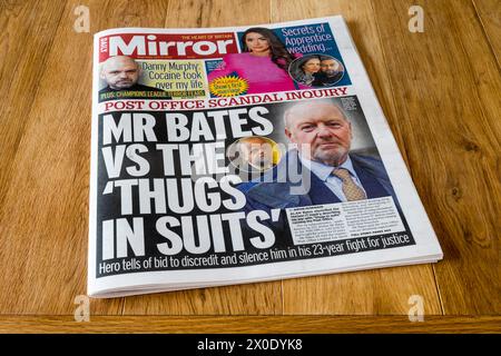 10. April 2024. Schlagzeile in Daily Mirror ist: Post Office Skandal Inquiry. Mr. Bates gegen die "Gangster in Anzügen". Stockfoto