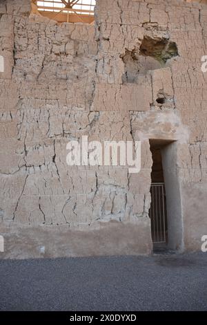 Coolidge, AZ., USA, 16.03.2024. Casa Grande Ruins National Monument im Jahr 1918. Mystery umgibt dieses einzigartige, um 1350 n. Chr. vierstöckige „Caliche“ Stockfoto