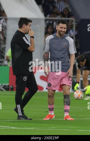 Monterrey, Mexiko. April 2024. Am 10. April 2024 in Monterrey, Mexiko: Lionel Messi #10 von Inter Miami wärmt sich vor dem 2024 zweiten Leg der Sechzehnzehn im BBVA Stadium auf. Quelle: SIPA USA/Alamy Live News Stockfoto