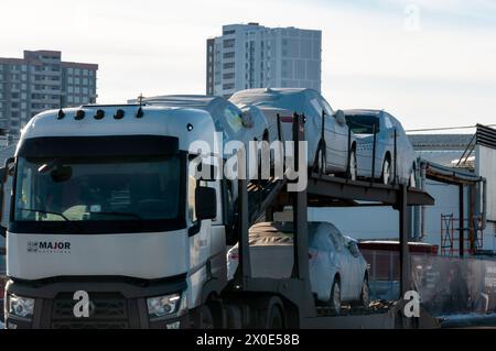 Transport neue chinesische Autos auf einem Autoträger Samara Region Russland Copyright: XSvetlanaxVozmilovax Vozmilova4731 Stockfoto