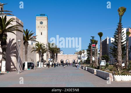Essaouira, Marokko - 29. Januar 2019: Uhrenturm in der Nähe von Bab Mouley Youssef auf dem Uhrenplatz (französisch: Place de l'horloge). Stockfoto