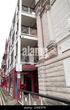 Alte Wohnbereiche; Sir Oswald Stoll Mansions, Sir Oswald Stoll Foundation; Fulham Broadway, Chelsea, Royal Borough of Knightsbridge und Chels Stockfoto