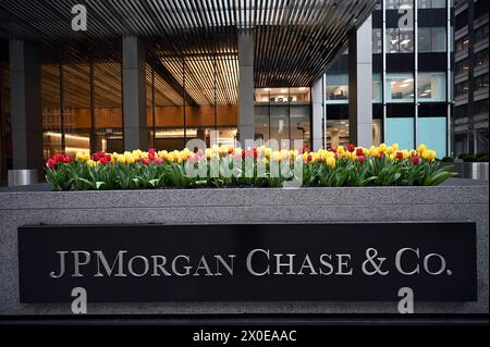 New York, USA. April 2024. Blick auf JPMorgan Chase & Co. Hauptsitz der Park Avenue, New York, NY, 11. April 2024. JPMorgan Chase & Co. Wird voraussichtlich seinen ersten Quartalsbericht 2024 am Freitag, den 12. April veröffentlichen. (Foto: Anthony Behar/SIPA USA) Credit: SIPA USA/Alamy Live News Stockfoto