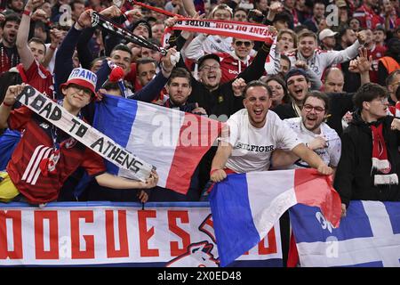 Birmingham, Großbritannien. April 2024. Lille-Fans während des UEFA Conference League-Viertelfinales zwischen Aston Villa und Lille im Villa Park in Birmingham, England (Foto: Will Palmer/Sports Press Photo/C - 1 STUNDE FRIST - NUR BEI WENIGER ALS EINE STUNDE ALTEN BILDERN AKTIVIEREN - Alamy) Credit: SPP Sport Press Photo. /Alamy Live News Stockfoto