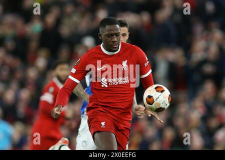 Liverpool, Großbritannien. April 2024. Ibrahima Konate aus Liverpool in Aktion. UEFA Europa League, Viertelfinalspiel im 1. Leg, Liverpool gegen Atalanta in Anfield in Liverpool am Donnerstag, 11. April 2024. Dieses Bild darf nur für redaktionelle Zwecke verwendet werden. Nur redaktionelle Verwendung. bild von Chris Stading/Andrew Orchard Sportfotografie/Alamy Live News Credit: Andrew Orchard Sportfotografie/Alamy Live News Stockfoto