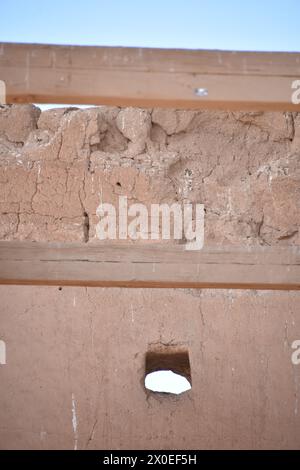 Coolidge, AZ., USA, 16.03.2024. Casa Grande Ruins National Monument im Jahr 1918. Mystery umgibt dieses einzigartige, um 1350 n. Chr. vierstöckige „Caliche“ Stockfoto