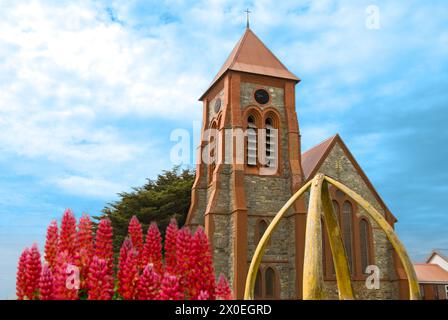 Die 1892 erbaute Christ Church Cathedral ist die südlichste anglikanische Kathedrale der Welt - Walebone Arch neben der 1933 erbauten Kathedrale Stockfoto