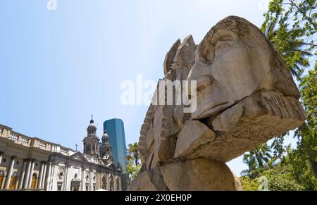 Gedenkstätte für die Ureinwohner auf der Plaza de Armas im Stadtzentrum von Santiago-Chiles Hauptstadt, Finanzzentrum und der größten Stadt Santiago, Chile Stockfoto