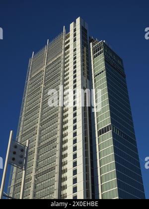 TURIN, ITALIEN - 4. JANUAR 2024: Intesa San Paolo Skyscraper, entworfen von Renzo Piano Stockfoto