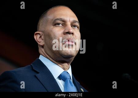 Washington, Usa. April 2024. Hakeem Jeffries (D-NY), Anführer der Minderheit, sprach auf einer Pressekonferenz im US-Kapitol. Quelle: SOPA Images Limited/Alamy Live News Stockfoto