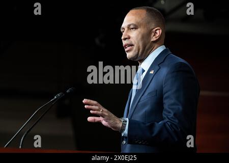 Washington, Usa. April 2024. Hakeem Jeffries (D-NY), Anführer der Minderheit, sprach auf einer Pressekonferenz im US-Kapitol. Quelle: SOPA Images Limited/Alamy Live News Stockfoto