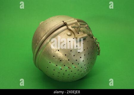 Aluminiumkugel zum Kochen von Reis Stockfoto