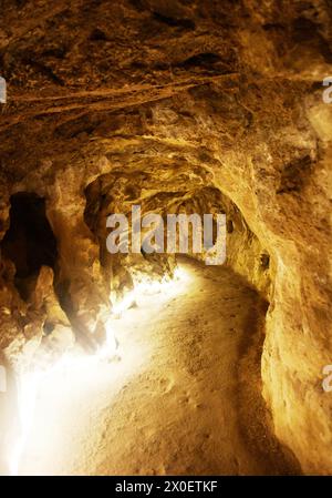 Tunnelgang vom Initiation Well in Quinta da Regaleira in Sintra, Portugal, Europa Stockfoto