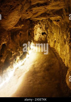 Tunnelgang vom Initiation Well in Quinta da Regaleira in Sintra, Portugal, Europa Stockfoto