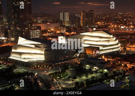 Adrienne Arsht Center for Performing Arts Theater at Night in Miami, Florida, USA Stockfoto