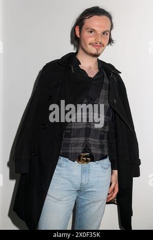 London, Großbritannien. April 2024. Alexander Ron nimmt an der JCA Gallery Opening Drinks Reception im JCA Mayfair in Mayfair, London, Teil. Quelle: SOPA Images Limited/Alamy Live News Stockfoto