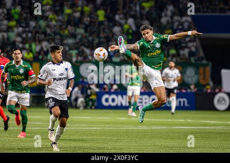 Sao Paulo, Brasilien. April 2024. Richard Ríos do Palmeiras durante o jogo entre Palmeiras (BRA) e Liverpool (URU) válida pela partida da segunda rodada da Fase de grupos da CONMEBOL Libertadores 2024, realizada no Allianz Parque em Sao Paulo, Brasilien. (Richard Callis/SPP) Credit: SPP Sport Press Photo. /Alamy Live News Stockfoto