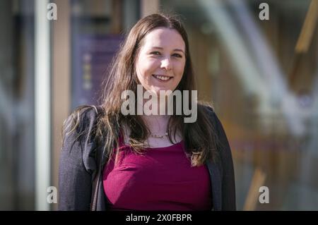 Aktenfoto vom 11. November 05/21 von der Scottish National Party (SNP) neu gewählte Emma Roddick kommt zur Registrierung beim schottischen Parlament in Holyrood, Edinburgh. Der schottische Migrationsminister hat die Regierung dringend aufgefordert, die Zahl der Palästinenser, die ihre Familie im Vereinigten Königreich aufnehmen können, zu erhöhen. Ausgabedatum: Freitag, 12. April 2024. Stockfoto