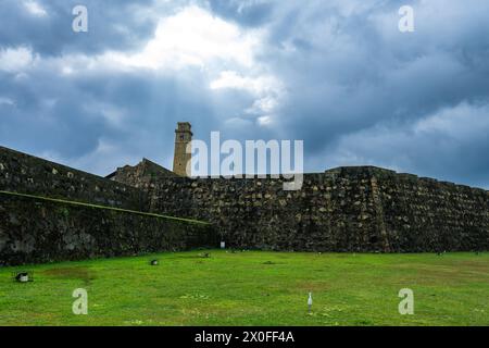 Ein malerischer Blick auf das Galle Fort in Sri Lanka, eine Stadt voller europäischer Architekturkunst und südasiatischer kultureller Traditionen. EINE UNESCO Stockfoto